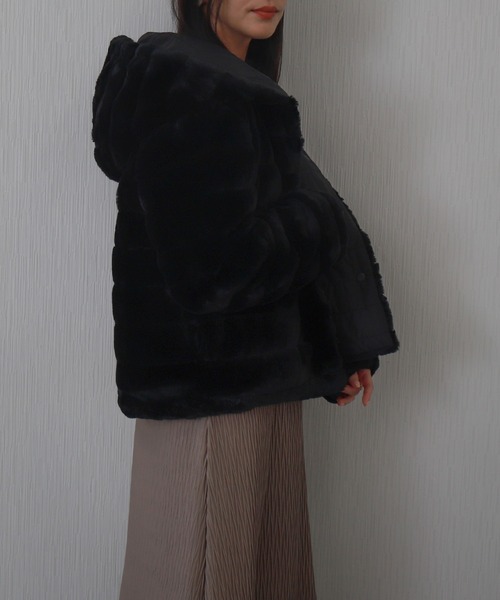 libelle more（リベル モア）の「ボーダーファーキルトリバーシブルフード付きショートコート（ダウンジャケット/コート・レディース・モカ/グレー/ブラック/ベージュ・M/L）」の5枚目の写真