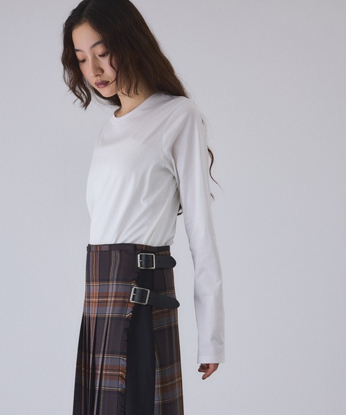 ADAM ET ROPE'(アダムエロペ)の「ロングスリーブコットンTシャツ(Tシャツ/カットソー・レディース・ブラック/ホワイト・FREE)」の4枚目の写真