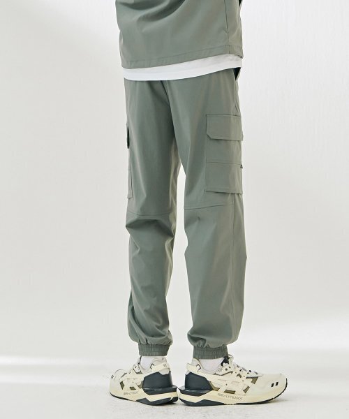 CHASECULT(チェイスカルト)の「共用ストレッチカーゴジョガーパンツ-DARU2219B0V(スウェットパンツ・メンズ・カーキ・70/76/82/67/86)」の3枚目の写真