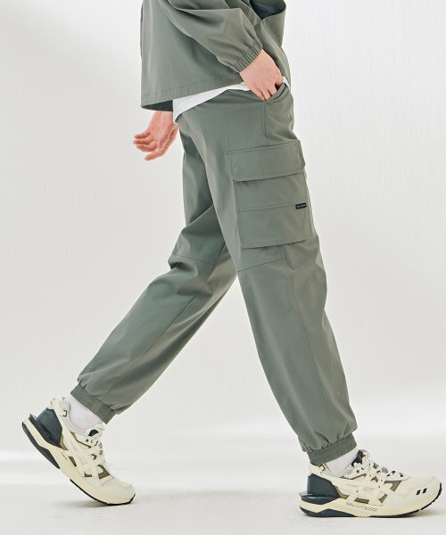 CHASECULT(チェイスカルト)の「共用ストレッチカーゴジョガーパンツ-DARU2219B0V(スウェットパンツ・メンズ・カーキ・70/76/82/67/86)」の4枚目の写真