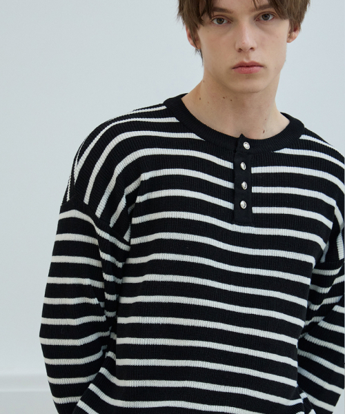 NODU（ノードユー）の「ボタンポイントストライプヘンリーネックラウンドニットTシャツ[ブラック]（Tシャツ/カットソー・メンズ・その他・MEDIUM/LARGE）」の4枚目の写真
