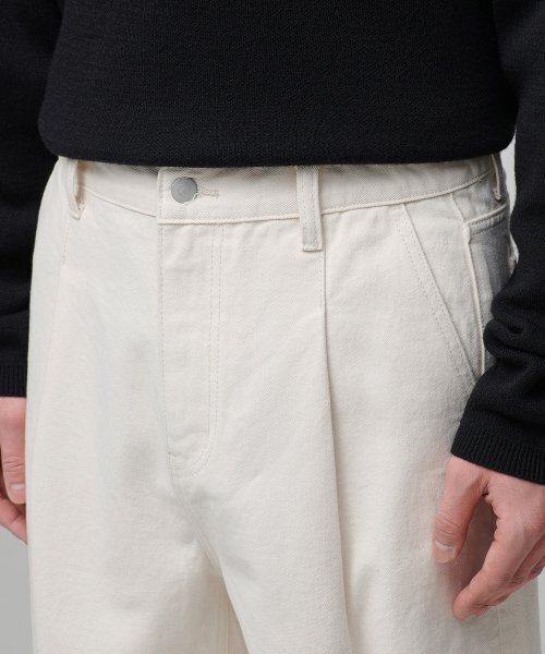 MUSINSA STANDARD（ムシンサスタンダード）の「ベルト付きセミバルーンデニムパンツ[クリーム]（デニムパンツ・メンズ・その他・40/38/42/36/34/32/30/31/33/26/27/28/29）」の5枚目の写真