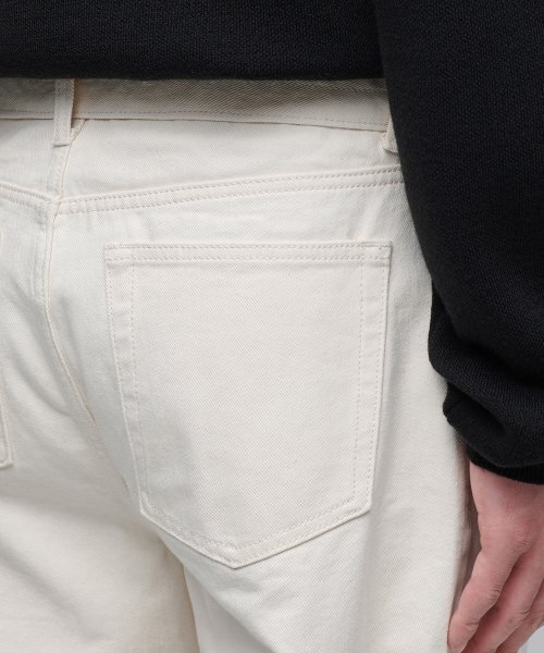 MUSINSA STANDARD（ムシンサスタンダード）の「ベルト付きセミバルーンデニムパンツ[クリーム]（デニムパンツ・メンズ・その他・40/38/42/36/34/32/30/31/33/26/27/28/29）」の9枚目の写真