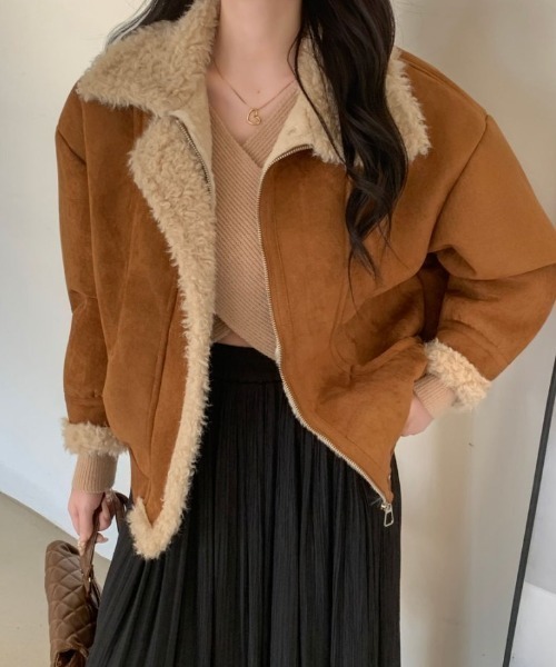 ABITOKYO（アビトーキョー）の「ボアドッキングショート丈スエードブルゾン（ブルゾン・レディース・モカ/ブラウン・FREE）」の2枚目の写真