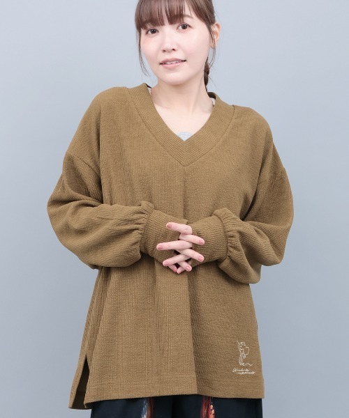 チチカカ(チチカカ)の「Vネックサイドスリットプルオーバー(Tシャツ/カットソー・レディース・カーキ/グリーン/ネイビー・FREE)」の1枚目の写真