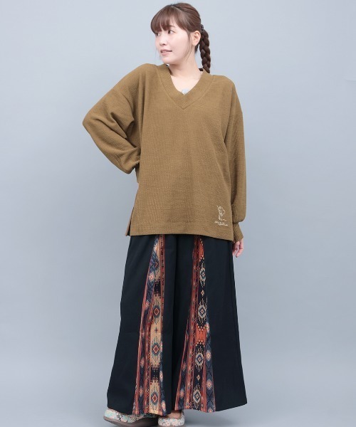 チチカカ(チチカカ)の「Vネックサイドスリットプルオーバー(Tシャツ/カットソー・レディース・カーキ/グリーン/ネイビー・FREE)」の4枚目の写真