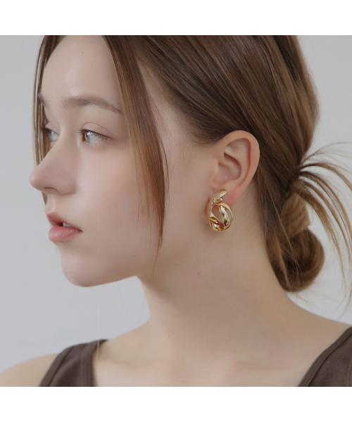 DIEUAMOUR（ディユーアモール）の「トゥイセルボールドイヤリング（ピアス（両耳用）・レディース・イエローゴールド/ホワイトゴールド・FREE）」の4枚目の写真