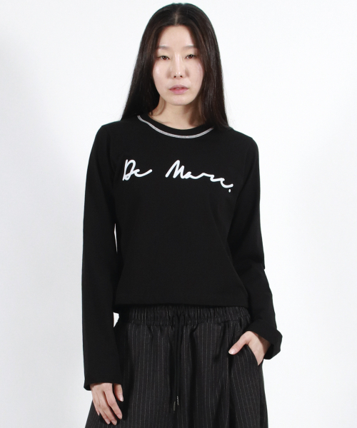 DEMARC(ドゥマーク)の「NECK-STITCH LOGO SEMI-CROP LONG SLEEVE TEE - BLACK(Tシャツ/カットソー・レディース・その他・MEDIUM/LARGE)」の4枚目の写真