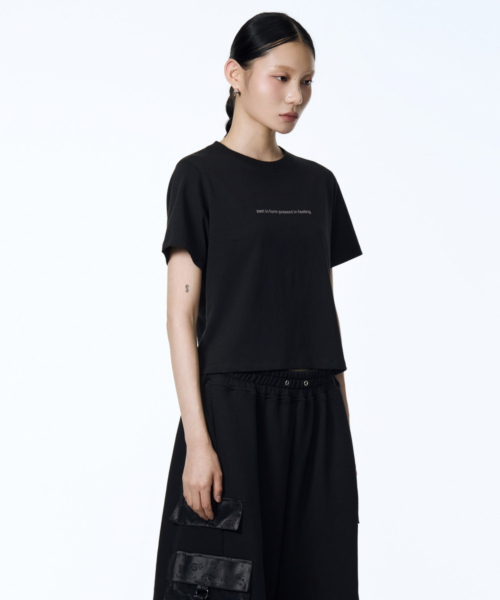 71TO96(チル ハナ トゥ グユク)の「Lettering Crop T-shirt (Black)(Tシャツ/カットソー・レディース・ブラック・FREE)」の2枚目の写真