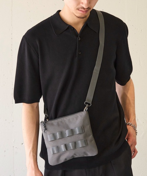 MAISON CLUB(メゾンクラブ)の「【MAISON CLUB】ミリタリーショルダーバック サコッシュ /M-65 MA-1 スマホショルダー ミニショルダー 軽量 /撥水(ショルダーバッグ・メンズ・ブラック/カーキ/グレー・FREE)」の10枚目の写真