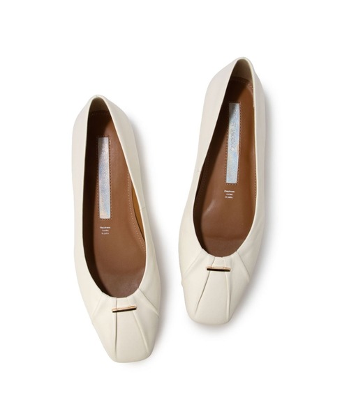 Mode et Jacomo(モードエジャコモ)の「ソフトレザーフラットパンプス(パンプス・レディース・ホワイト/ブラック/シルバー/グリーン・24.5cm/24cm/23.5cm/23cm/22.5cm)」の2枚目の写真