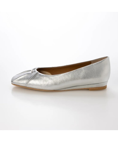 Mode et Jacomo(モードエジャコモ)の「ソフトレザーフラットパンプス(パンプス・レディース・ホワイト/ブラック/シルバー/グリーン・24.5cm/24cm/23.5cm/23cm/22.5cm)」の16枚目の写真