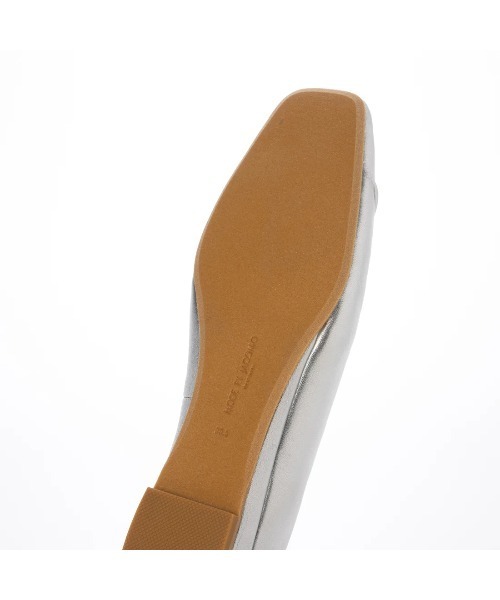 Mode et Jacomo(モードエジャコモ)の「ソフトレザーフラットパンプス(パンプス・レディース・ホワイト/ブラック/シルバー/グリーン・24.5cm/24cm/23.5cm/23cm/22.5cm)」の13枚目の写真