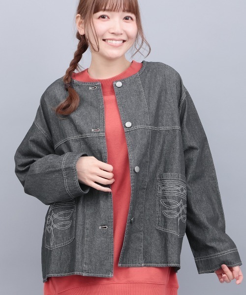 チチカカ（チチカカ）の「ライトオンスデザインステッチジャケット（ノーカラージャケット・レディース・ライトブルー/ブラック・FREE）」の2枚目の写真