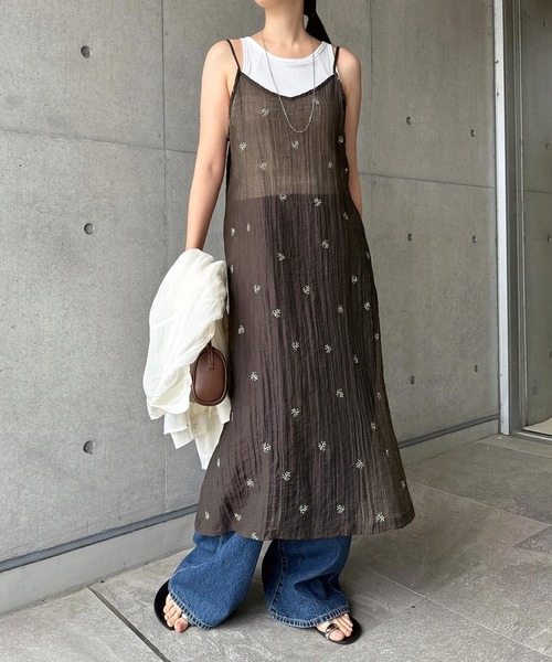 andme（アンドミー）の「【新色追加】小花柄シアーキャミソールワンピース（ワンピース・レディース・アイボリー/ブラック/ブラウン・FREE）」の9枚目の写真