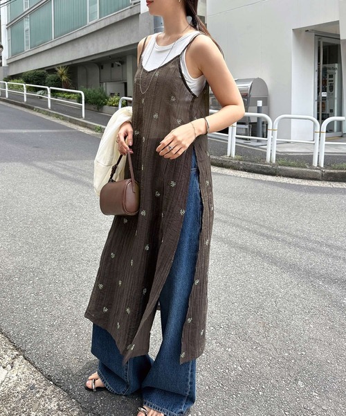 andme（アンドミー）の「【新色追加】小花柄シアーキャミソールワンピース（ワンピース・レディース・アイボリー/ブラック/ブラウン・FREE）」の4枚目の写真