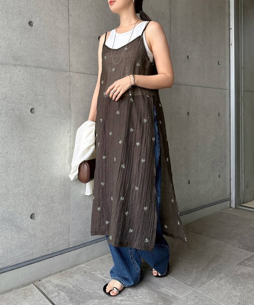 andme（アンドミー）の「【新色追加】小花柄シアーキャミソールワンピース（ワンピース・レディース・アイボリー/ブラック/ブラウン・FREE）」の6枚目の写真