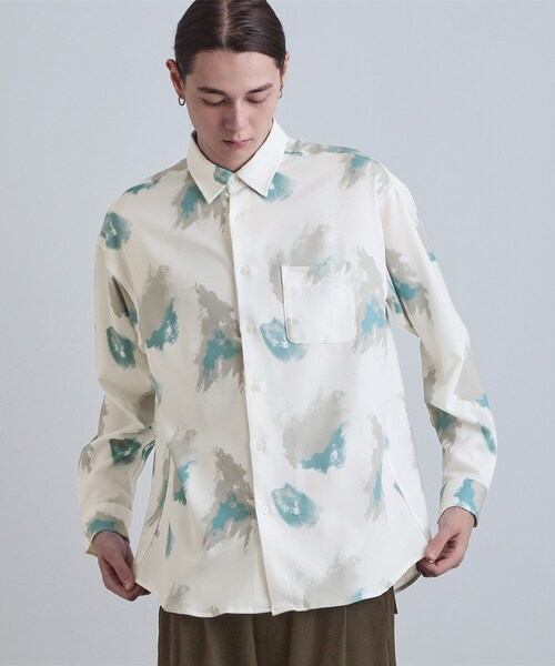 tk.TAKEO KIKUCHI(ティーケータケオキクチ)の「スモークブラープリントシャツ(シャツ/ブラウス・メンズ・ベージュ/ホワイト/ブラック・02/03/04)」の1枚目の写真