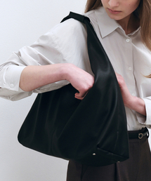 LOEIL（ロエイユ）の「クラシックハンドルレザーホーボバッグ - ブラック（ショルダーバッグ）」