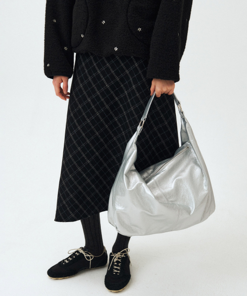 MAIS（マイス）の「WRINKLE SILVER SHOULDER BIG BAG（ショルダーバッグ・レディース・その他・ONE SIZE）」の2枚目の写真