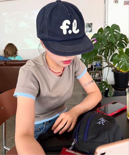 MUSINSA STANDARD WOMAN（ムシンサスタンダードウーマン）の「ウィメンズレイヤードヘムスリムTシャツ[トープ/ライトブルー]（Tシャツ/カットソー・レディース・その他・SMALL/X-SMALL/MEDIUM/LARGE/X-LARGE）」の5枚目の写真