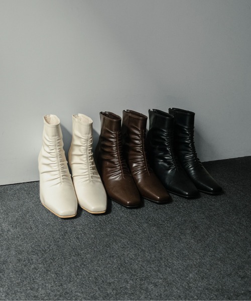 on:nue（オンニュ）の「【on:nue】[3色展開/5サイズ展開]  スクエアトゥシャーリングミドルブーツ（ブーツ・レディース・ダークブラウン/アイボリー/ブラック・23.0cm/23.5cm/24.0cm/24.5cm/25.0cm）」の4枚目の写真
