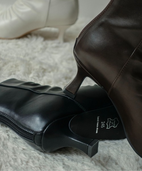 on:nue（オンニュ）の「【on:nue】[3色展開/5サイズ展開]  スクエアトゥシャーリングミドルブーツ（ブーツ・レディース・ダークブラウン/アイボリー/ブラック・23.0cm/23.5cm/24.0cm/24.5cm/25.0cm）」の6枚目の写真