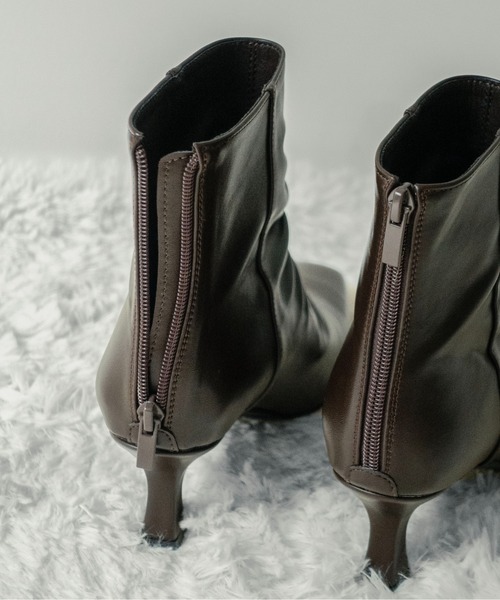 on:nue（オンニュ）の「【on:nue】[3色展開/5サイズ展開]  スクエアトゥシャーリングミドルブーツ（ブーツ・レディース・ダークブラウン/アイボリー/ブラック・23.0cm/23.5cm/24.0cm/24.5cm/25.0cm）」の12枚目の写真