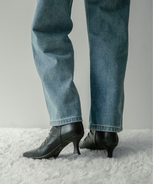 on:nue（オンニュ）の「【on:nue】[3色展開/5サイズ展開]  スクエアトゥシャーリングミドルブーツ（ブーツ・レディース・ダークブラウン/アイボリー/ブラック・23.0cm/23.5cm/24.0cm/24.5cm/25.0cm）」の20枚目の写真