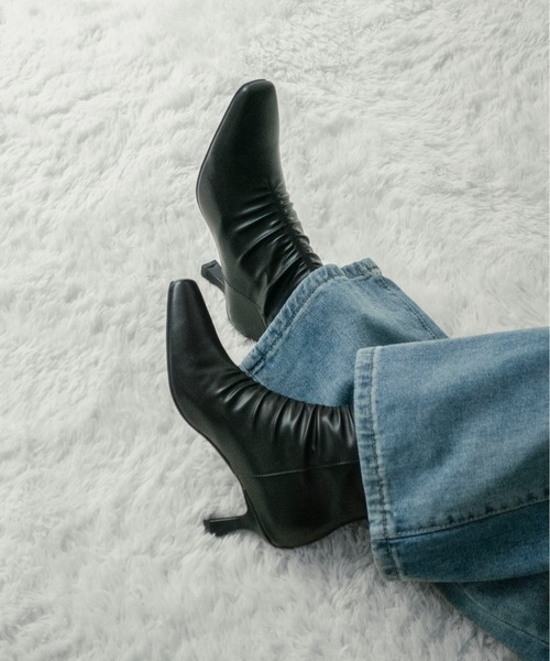 on:nue（オンニュ）の「【on:nue】[3色展開/5サイズ展開]  スクエアトゥシャーリングミドルブーツ（ブーツ・レディース・ダークブラウン/アイボリー/ブラック・23.0cm/23.5cm/24.0cm/24.5cm/25.0cm）」の22枚目の写真