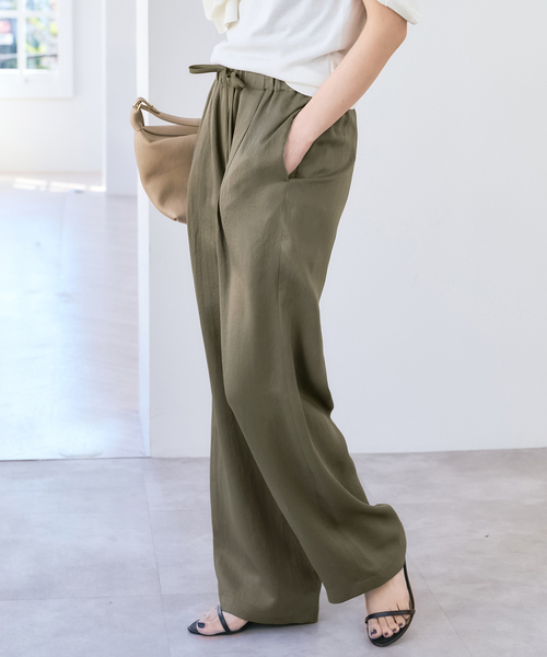 Spick & Span(スピックアンドスパン)の「《新色有り / 追加》ワッシャーサテンイージーパンツ(その他パンツ・レディース・カーキ/ベージュ/チャコールグレー・40/38/36)」の22枚目の写真