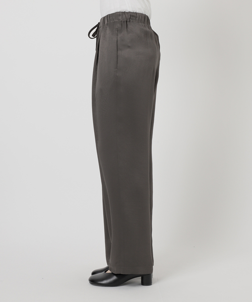 Spick & Span(スピックアンドスパン)の「《新色有り / 追加》ワッシャーサテンイージーパンツ(その他パンツ・レディース・カーキ/ベージュ/チャコールグレー・40/38/36)」の19枚目の写真