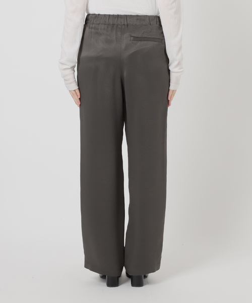 Spick & Span(スピックアンドスパン)の「《新色有り / 追加》ワッシャーサテンイージーパンツ(その他パンツ・レディース・カーキ/ベージュ/チャコールグレー・40/38/36)」の18枚目の写真