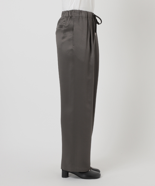 Spick & Span(スピックアンドスパン)の「《新色有り / 追加》ワッシャーサテンイージーパンツ(その他パンツ・レディース・カーキ/ベージュ/チャコールグレー・40/38/36)」の17枚目の写真