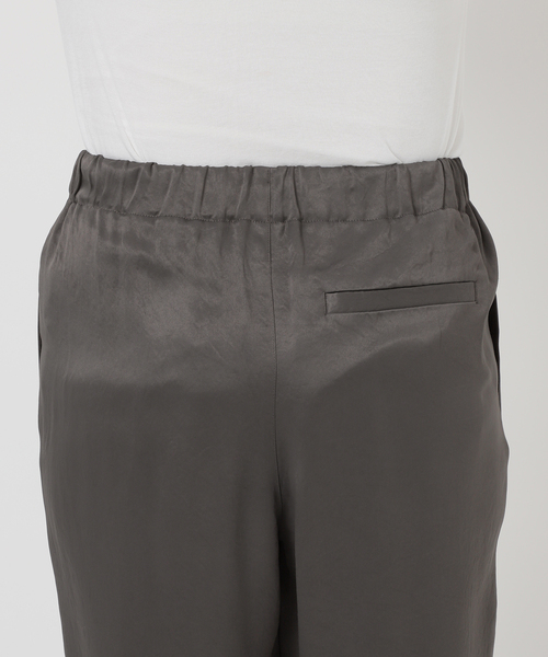 Spick & Span(スピックアンドスパン)の「《新色有り / 追加》ワッシャーサテンイージーパンツ(その他パンツ・レディース・カーキ/ベージュ/チャコールグレー・40/38/36)」の15枚目の写真
