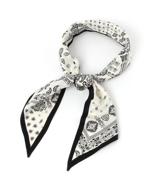 GLOBAL WORK（グローバルワーク）の「トライアングルプリントスカーフ/634189（バンダナ/スカーフ・レディース・ブラック/ブラウン系その他/ダークブラウン/ホワイト/レッド・FREE）」の2枚目の写真