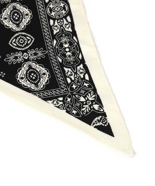 GLOBAL WORK（グローバルワーク）の「トライアングルプリントスカーフ/634189（バンダナ/スカーフ・レディース・ブラック/ブラウン系その他/ダークブラウン/ホワイト/レッド・FREE）」の7枚目の写真