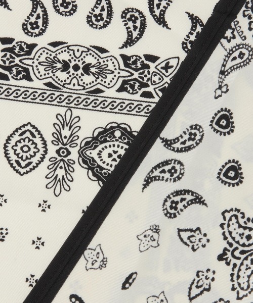 GLOBAL WORK（グローバルワーク）の「トライアングルプリントスカーフ/634189（バンダナ/スカーフ・レディース・ブラック/ブラウン系その他/ダークブラウン/ホワイト/レッド・FREE）」の11枚目の写真