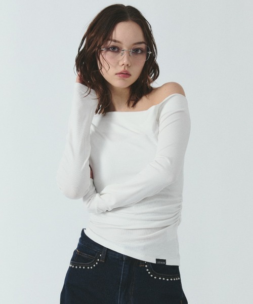 JUST A NOON(ジャストアヌーン)の「ワンショルカットソー(Tシャツ/カットソー・レディース・ベージュ/ホワイト/ブラック/グレー・FREE)」の17枚目の写真