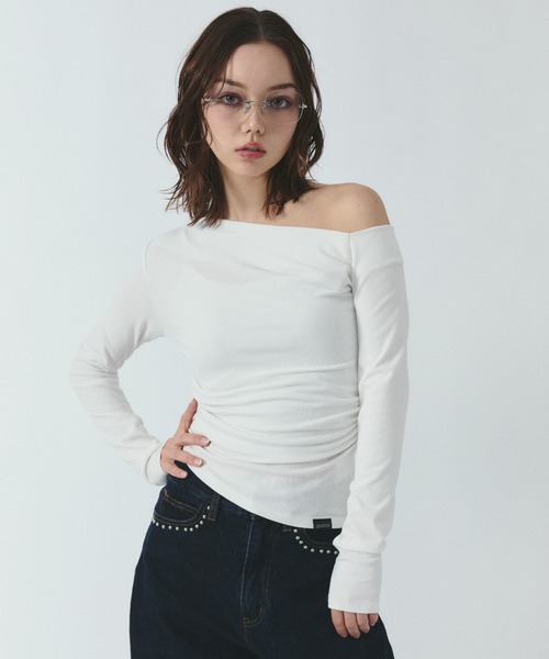 JUST A NOON(ジャストアヌーン)の「ワンショルカットソー(Tシャツ/カットソー・レディース・ベージュ/ホワイト/ブラック/グレー・FREE)」の13枚目の写真