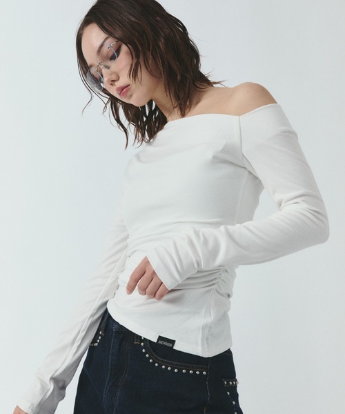JUST A NOON(ジャストアヌーン)の「ワンショルカットソー(Tシャツ/カットソー・レディース・ベージュ/ホワイト/ブラック/グレー・FREE)」の15枚目の写真