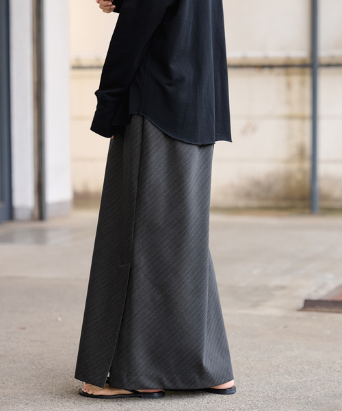 FRAMeWORK(フレームワーク)の「TWストライプバイアススカート(スカート・レディース・チャコールグレー/ネイビー・36/38)」の19枚目の写真