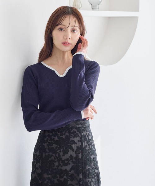 Andemiu(アンデミュウ)の「デザインネックリブニット639467(ニット/セーター・レディース・オフホワイト/ネイビー/コーラル/ブラック×ホワイト・FREE)」の3枚目の写真