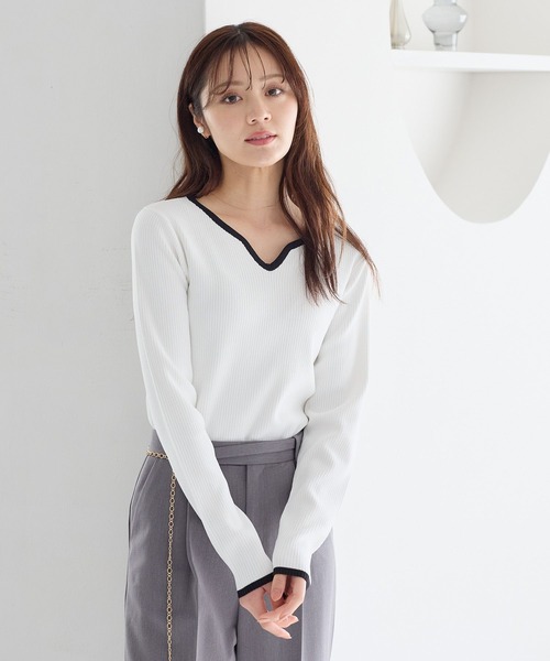 Andemiu(アンデミュウ)の「デザインネックリブニット639467(ニット/セーター・レディース・オフホワイト/ネイビー/コーラル/ブラック×ホワイト・FREE)」の2枚目の写真