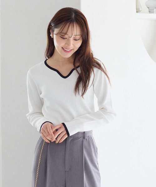 Andemiu(アンデミュウ)の「デザインネックリブニット639467(ニット/セーター・レディース・オフホワイト/ネイビー/コーラル/ブラック×ホワイト・FREE)」の9枚目の写真