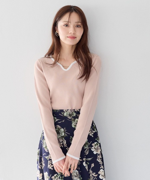 Andemiu(アンデミュウ)の「デザインネックリブニット639467(ニット/セーター・レディース・オフホワイト/ネイビー/コーラル/ブラック×ホワイト・FREE)」の11枚目の写真