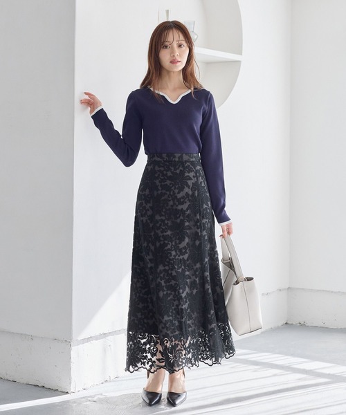 Andemiu(アンデミュウ)の「デザインネックリブニット639467(ニット/セーター・レディース・オフホワイト/ネイビー/コーラル/ブラック×ホワイト・FREE)」の13枚目の写真