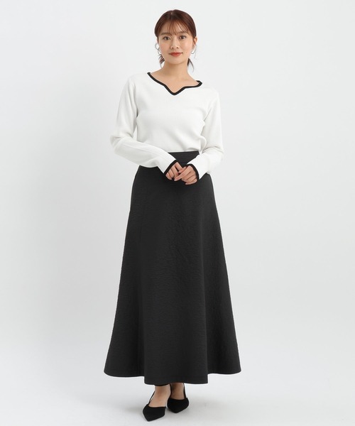 Andemiu(アンデミュウ)の「デザインネックリブニット639467(ニット/セーター・レディース・オフホワイト/ネイビー/コーラル/ブラック×ホワイト・FREE)」の15枚目の写真