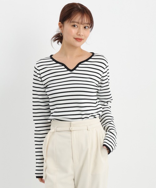 Andemiu(アンデミュウ)の「デザインネックリブニット639467(ニット/セーター・レディース・オフホワイト/ネイビー/コーラル/ブラック×ホワイト・FREE)」の21枚目の写真