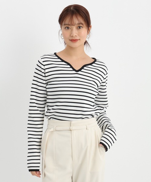 Andemiu(アンデミュウ)の「デザインネックリブニット639467(ニット/セーター・レディース・オフホワイト/ネイビー/コーラル/ブラック×ホワイト・FREE)」の22枚目の写真